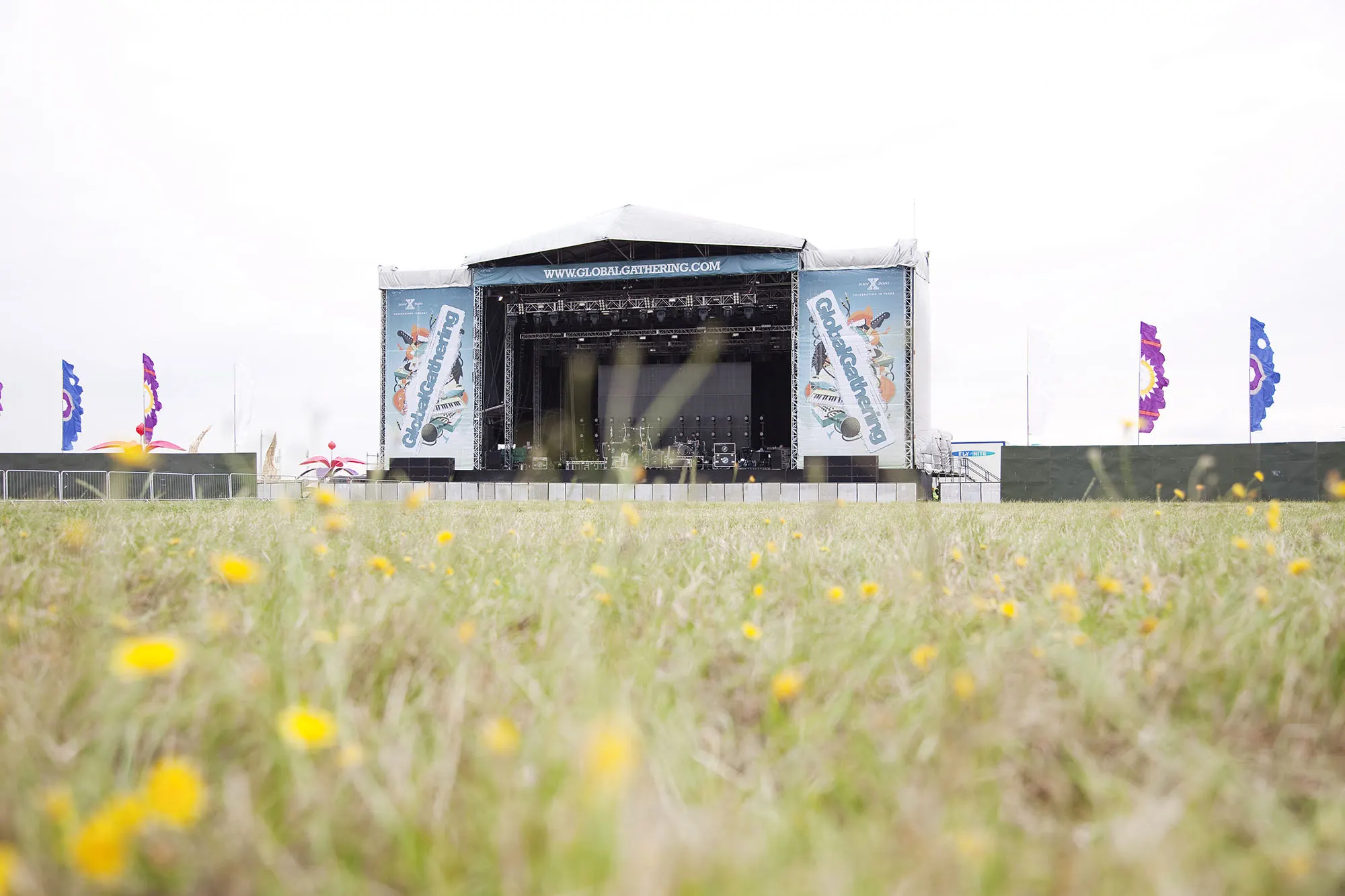 Festivalgoers and atmosphere at Global Gathering 2010